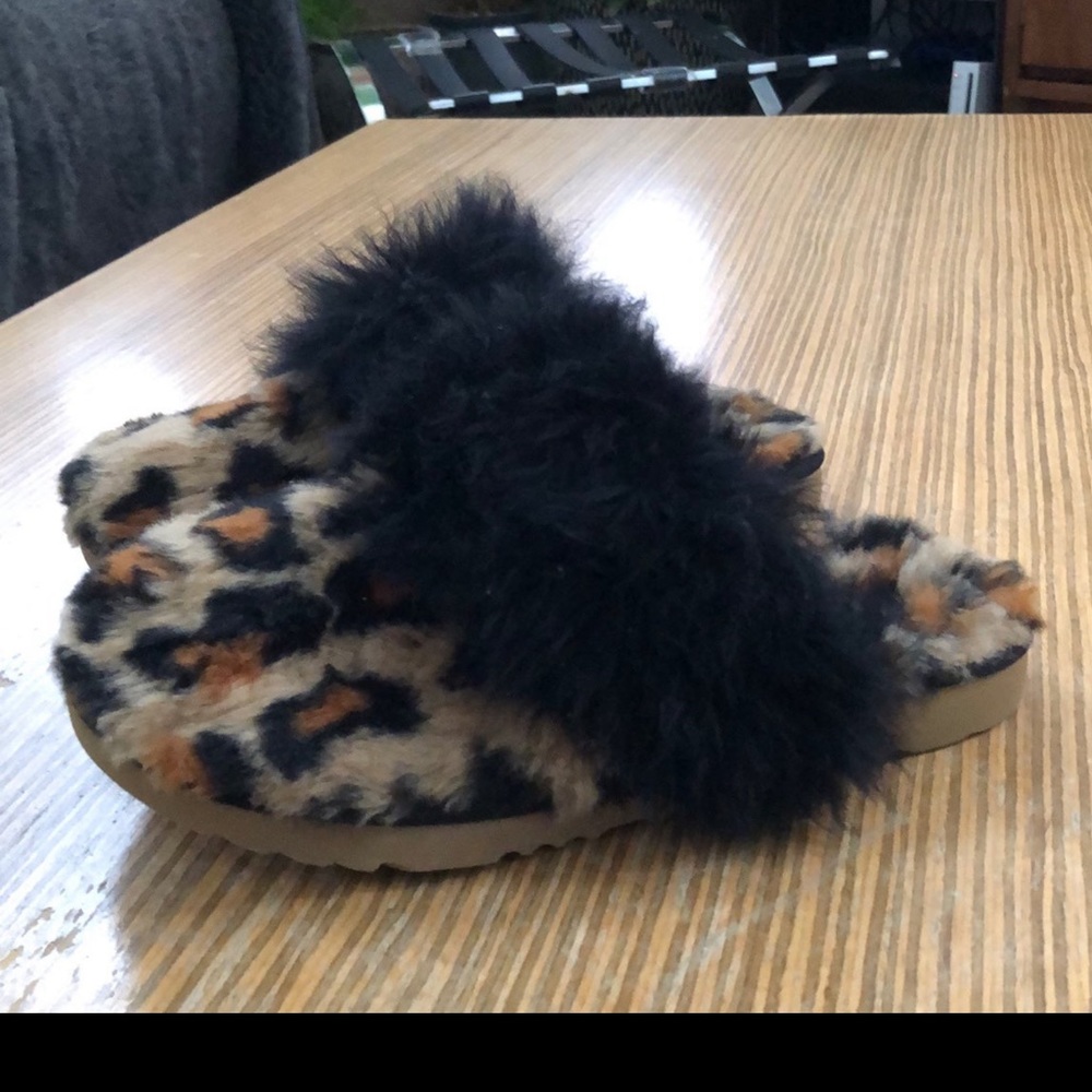 UGG Cozy II Leopard Slippers 
Women’s size 5